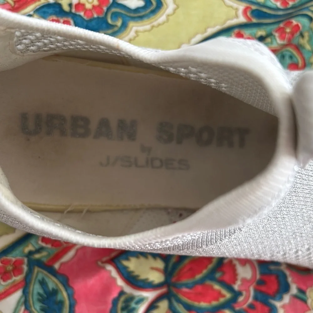 J Slides upper flexible